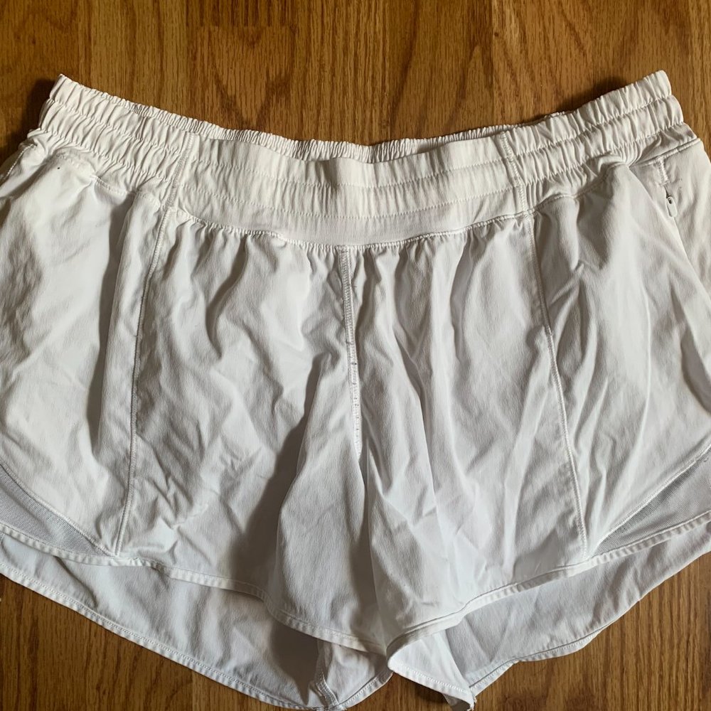 LULULEMON HOTTY HOT SHORTS - WHITE - SIZE 12